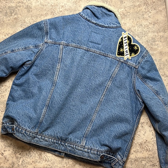 Levi’s Sherpa Lined Jean Jacket - Picture 3 of 7